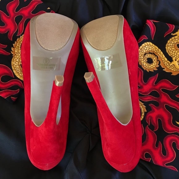 👠Red HOT Heels👠 - Picture 3 of 3